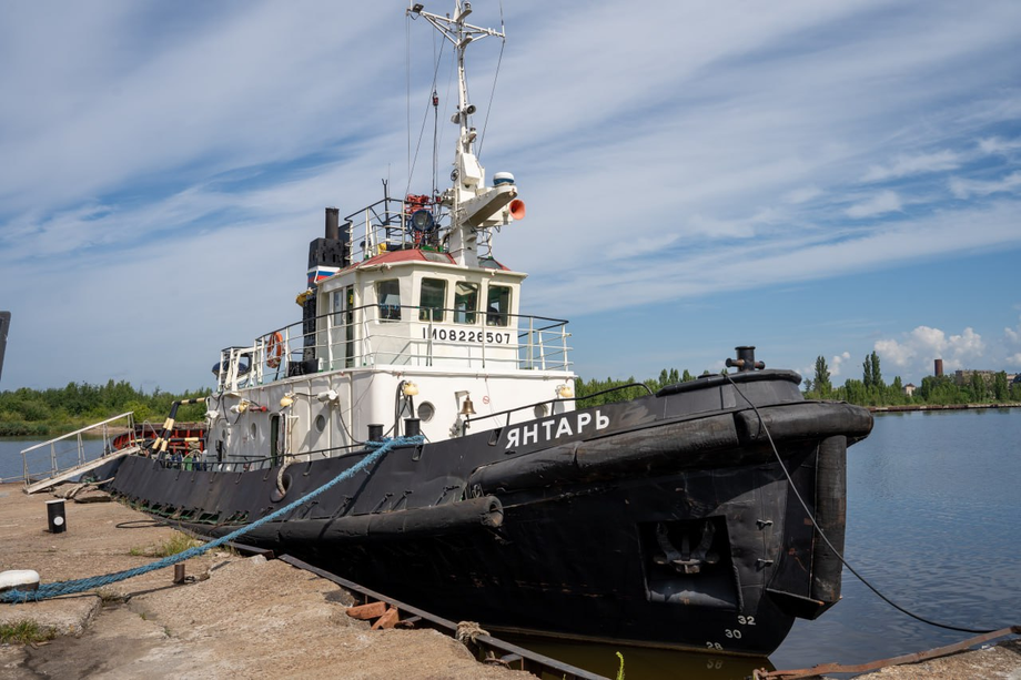 tugboat "Yantar"
