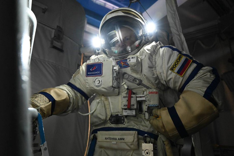 Cosmonauts working in the Orlan-MKS spacesuit No. 7 on the Vykod-2 simulator