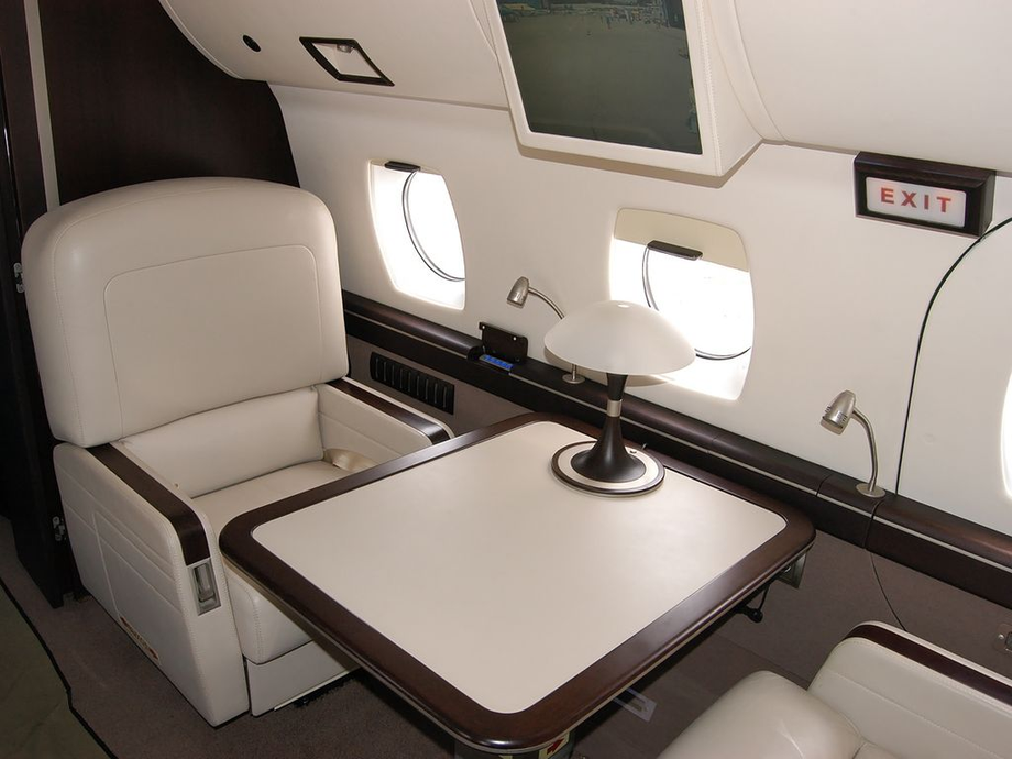 вариант компоновки салона Як-40&nbsp;бизнес-класса&nbsp;