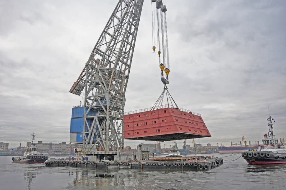 Second Living Block Installed on Nuclear Icebreaker Chukotka