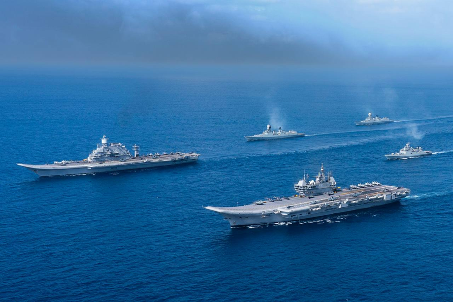 Aircraft carriers R33 Vikramaditya (formerly "Admiral of the Fleet of the Soviet Union Gorshkov") and R11 Vikrant of the Indian Navy