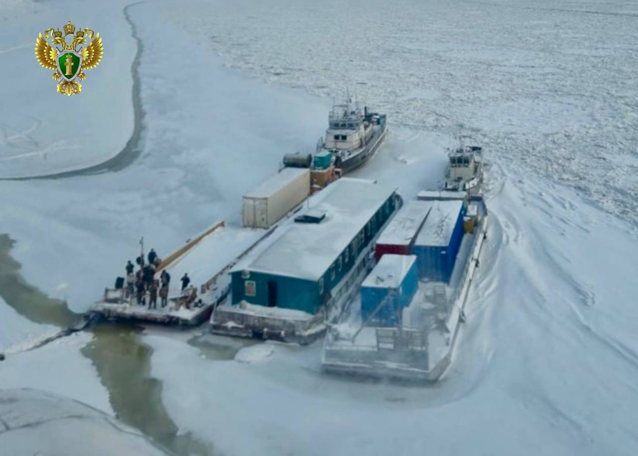 вмёрзшие суда