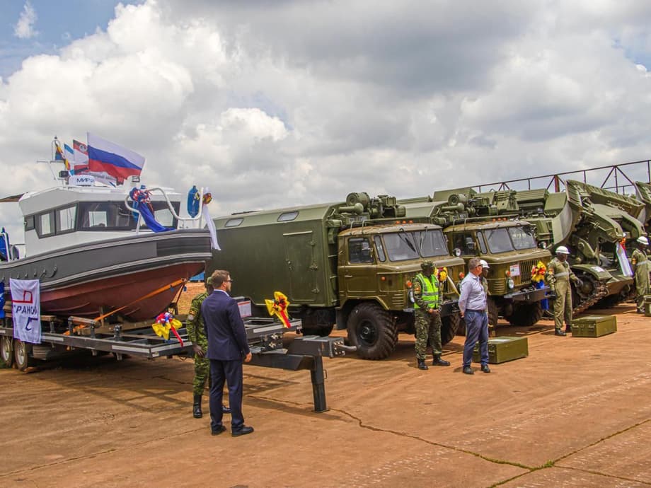 РФ передала военное оборудование в Уганду