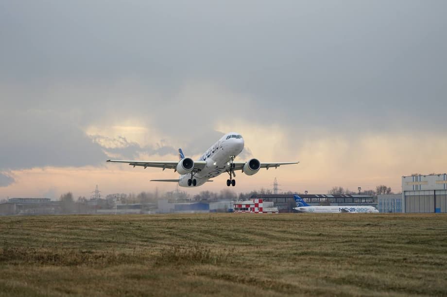 Экипаж МС-21&nbsp;не стал рисковать посадкой при сильном ветре на испытаниях
