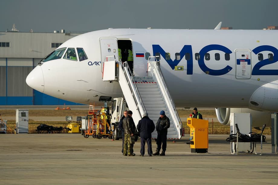 Экипаж МС-21 не стал рисковать посадкой при сильном ветре на испытаниях