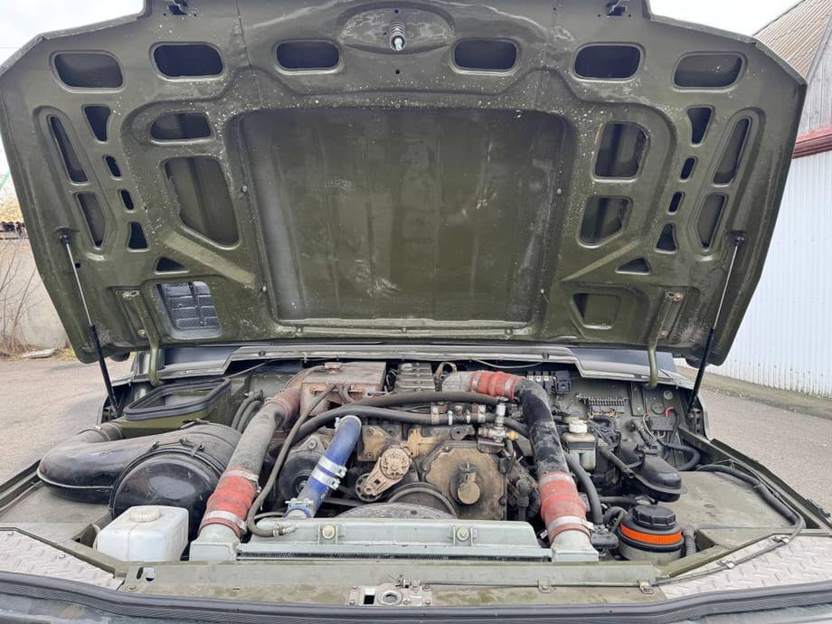 Под капотом установлен&nbsp;5,9-литровый дизельный двигатель мощностью 180 лошадиных сил