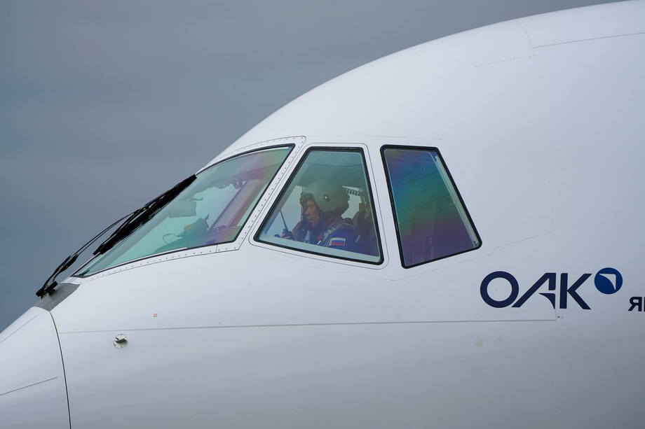 cockpit of the MC-21 aircraft