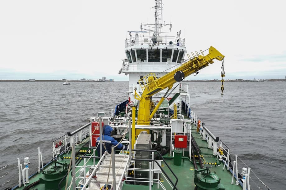 bilge water collecting vessel "Koporye"