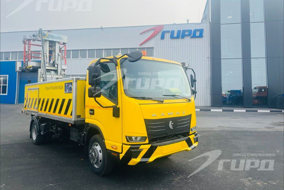 Заправщик питьевой воды для для самолётов на шасси КамАЗ Компас 9