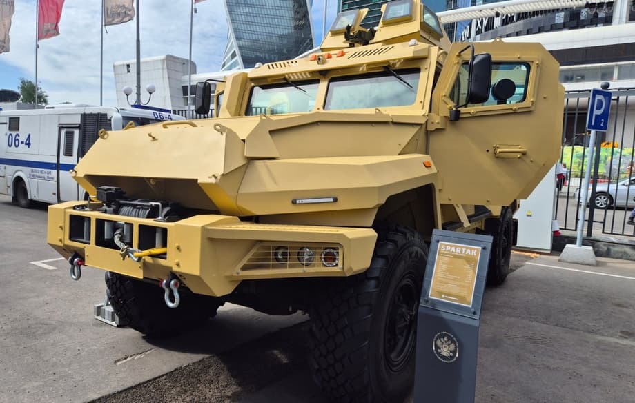 Автомобиль многоцелевого назначения «АМН-590951 Спартак» на выставке, организованной в рамках XIII международной встречи высоких представителей, курирующих вопросы безопасности