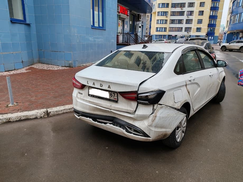 Разбитый автомобиль