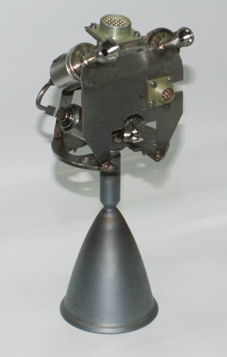 New small thrust liquid rocket engine