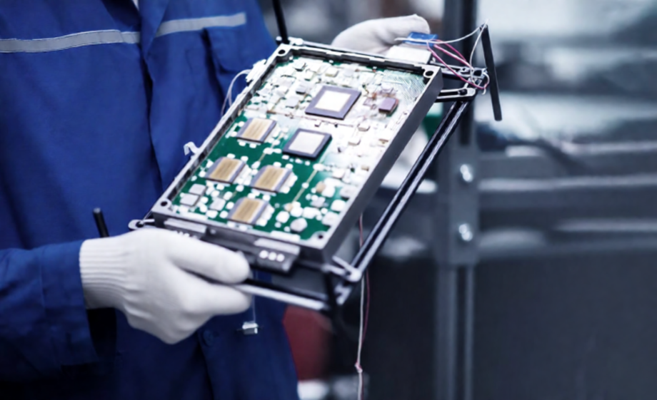 Блок управления бортового комплекса управления