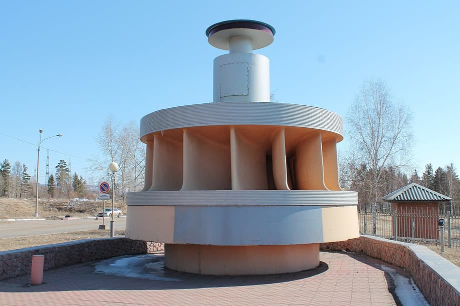 Hydraulic turbine impeller — a monument in front of the entrance to the Bratsk HPP