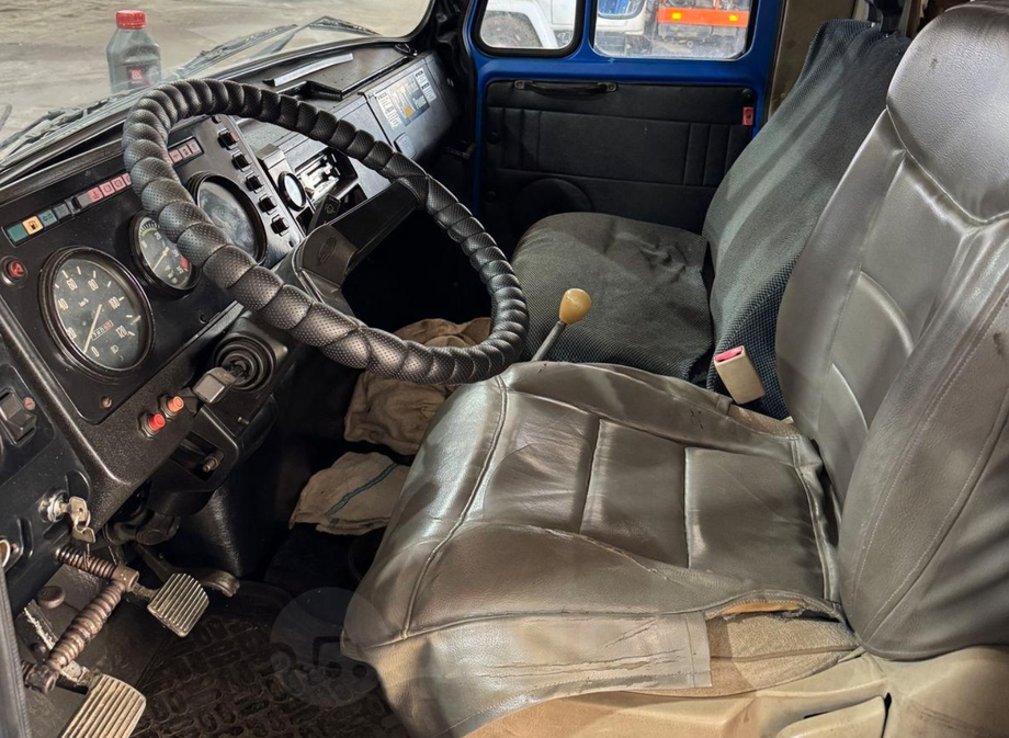 Interior of ZIL-497420