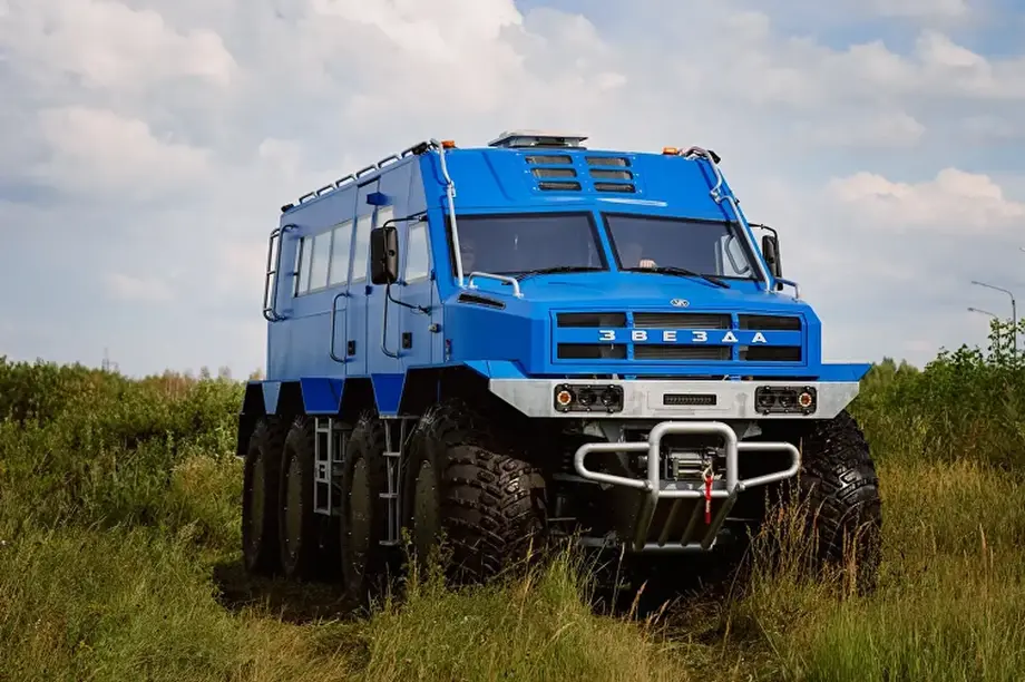 All-terrain vehicle "Zvezda" with 8x8 wheel arrangement