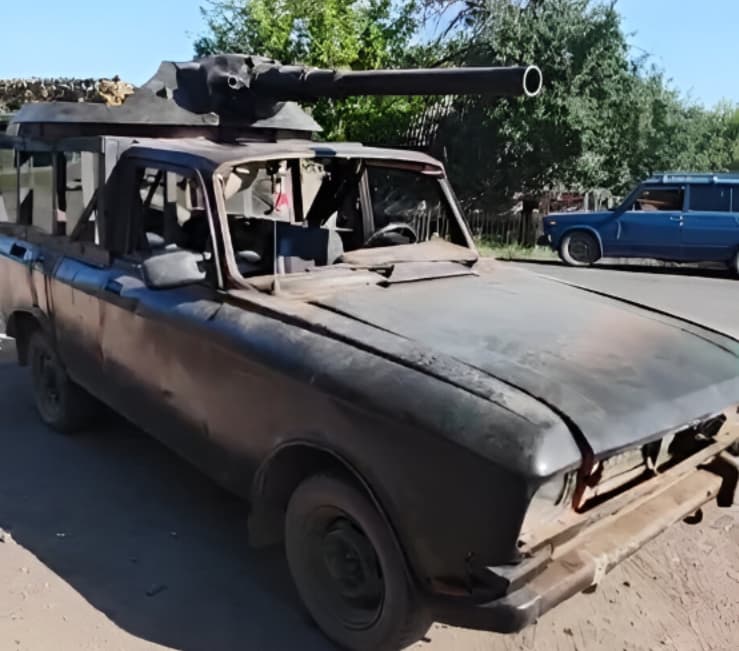 «Москвич-2140» превратили в БМП с пушкой 2А28 «Гром»