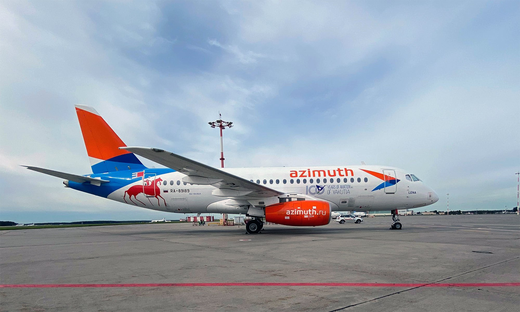 &nbsp;«Суперджет» RA-89189 с именем «Лена»