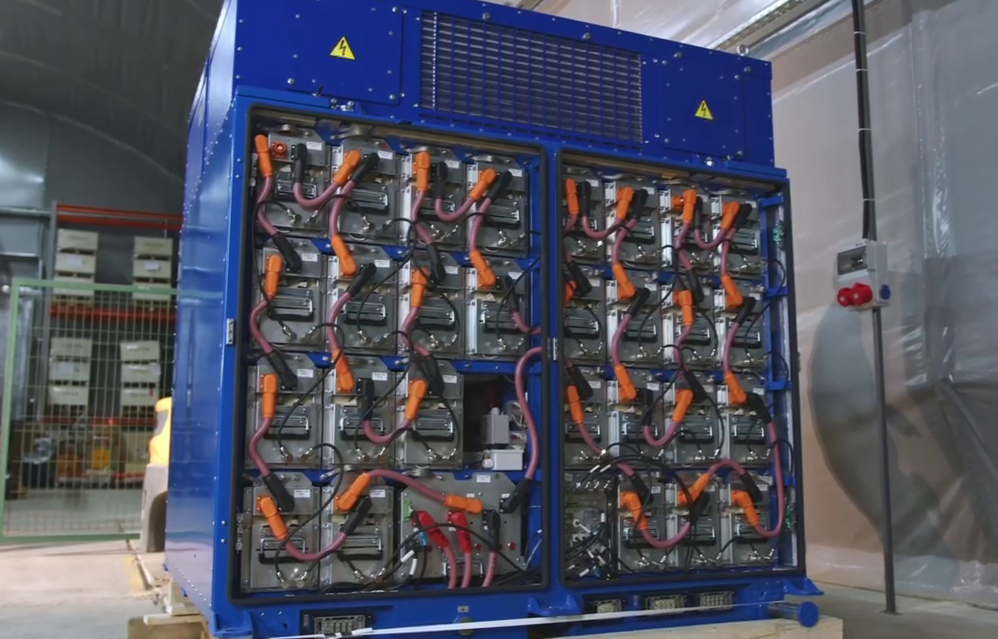 Traction battery on lithium-ion batteries