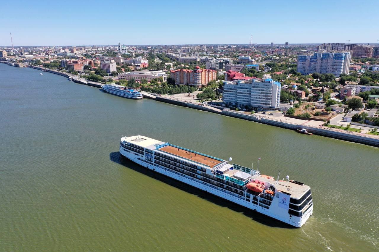 Лайнер «Пётр Великий» проекта PV300VD