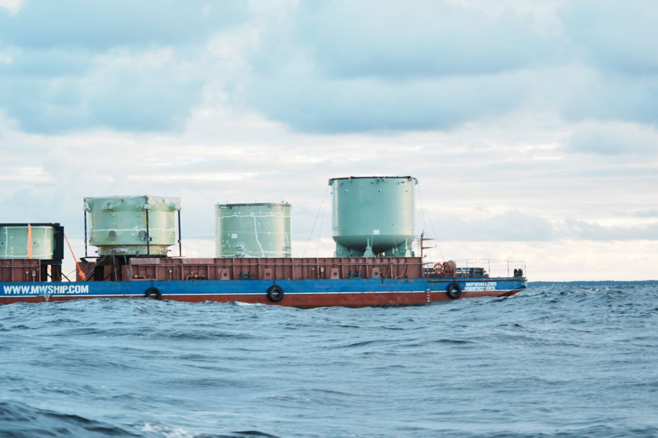 перевозка груза суммарным весом более 730 тонн выполнена по воде с использованием российского судна