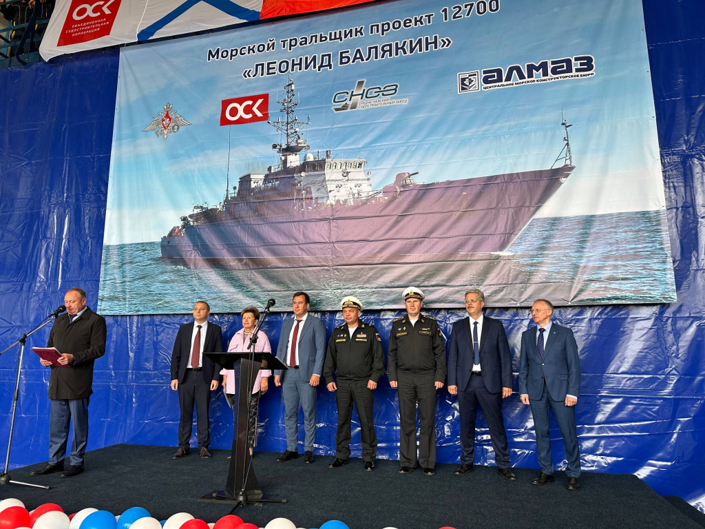 Фото с церемонии закладки корабля